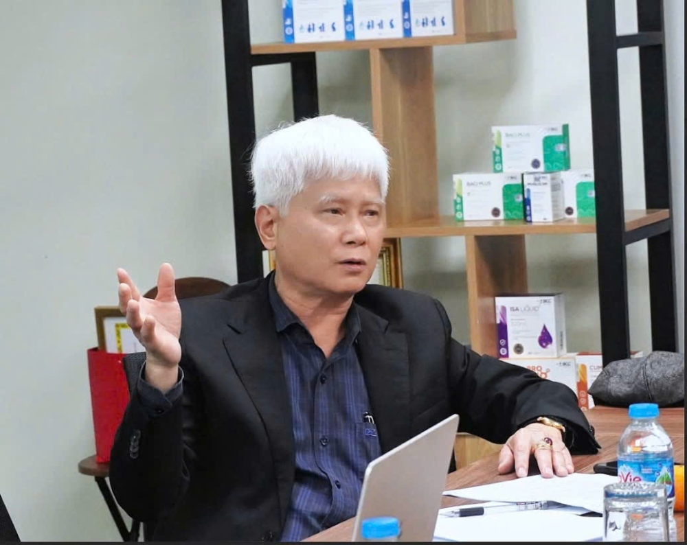 Luật sư Bùi Văn Thành, Trưởng Văn phòng Luật sư Mặt Trời Mới, Trọng tài viên Trung tâm Trọng tài Quốc tế Việt Nam (VIAC), Phó Chủ tịch Liên chi hội Tài chính Khu công nghiệp Việt Nam (VIPFA)